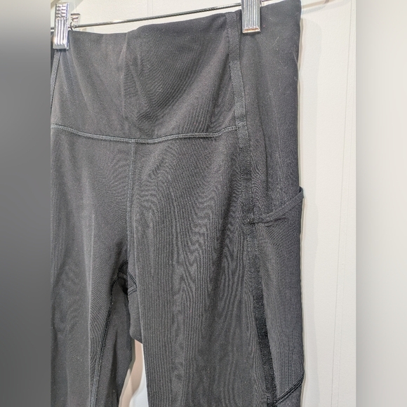 Athleta Vitality Stash Pocket 7/8‎ Legging Size Small Black Performance Yoga - Picture 2 of 6